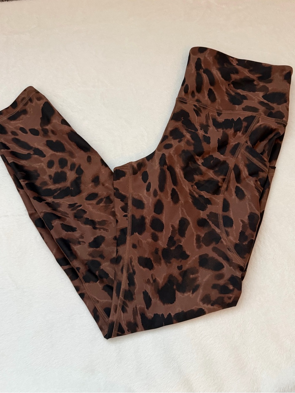 Old Navy leopard print leggings with pockets
